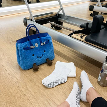 Shes Giving Birkin,